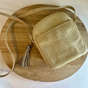 Diamicci Vintage 90s Cream Leather Woven Tassel Pull Crossbody Small. Square Bag
